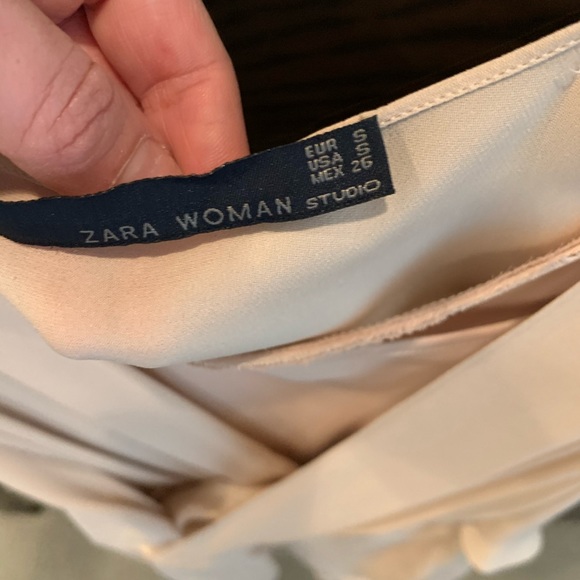 BCBGMaxAzria Beautiful Draped Silky Dress💕 - Picture 3 of 4